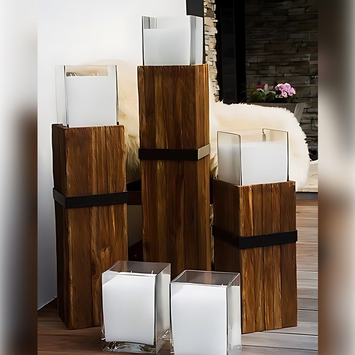 Columna de madera con vela