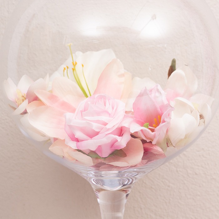 Cabezas y pétalos de flores